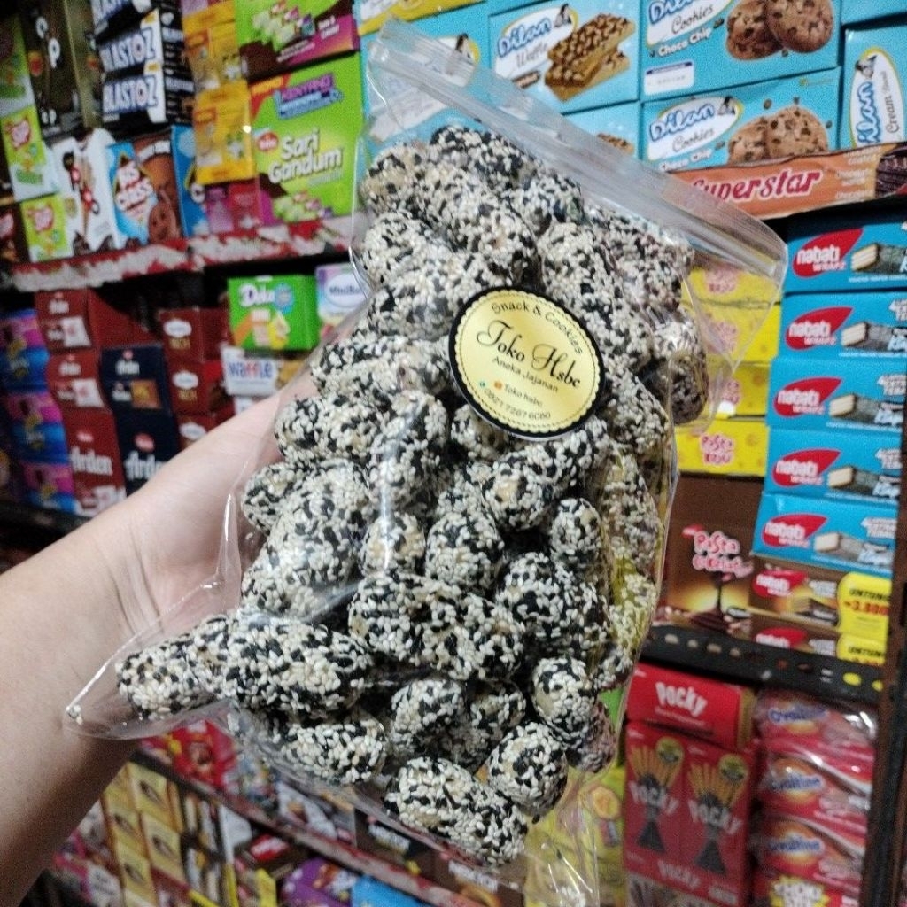 

KUE MANCHO WIJEN HITAM PUTIH WANGI 350GRAM