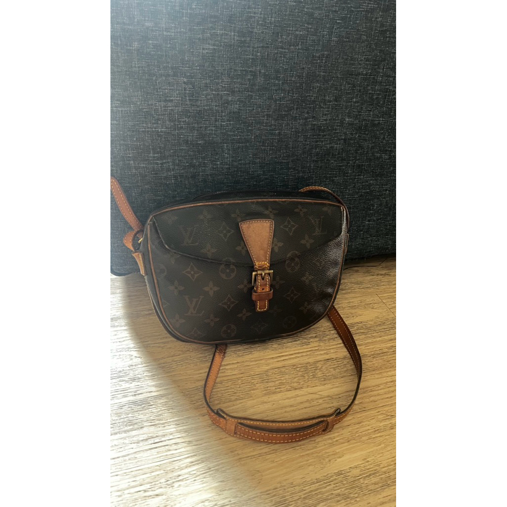 preloved lv sling vintage