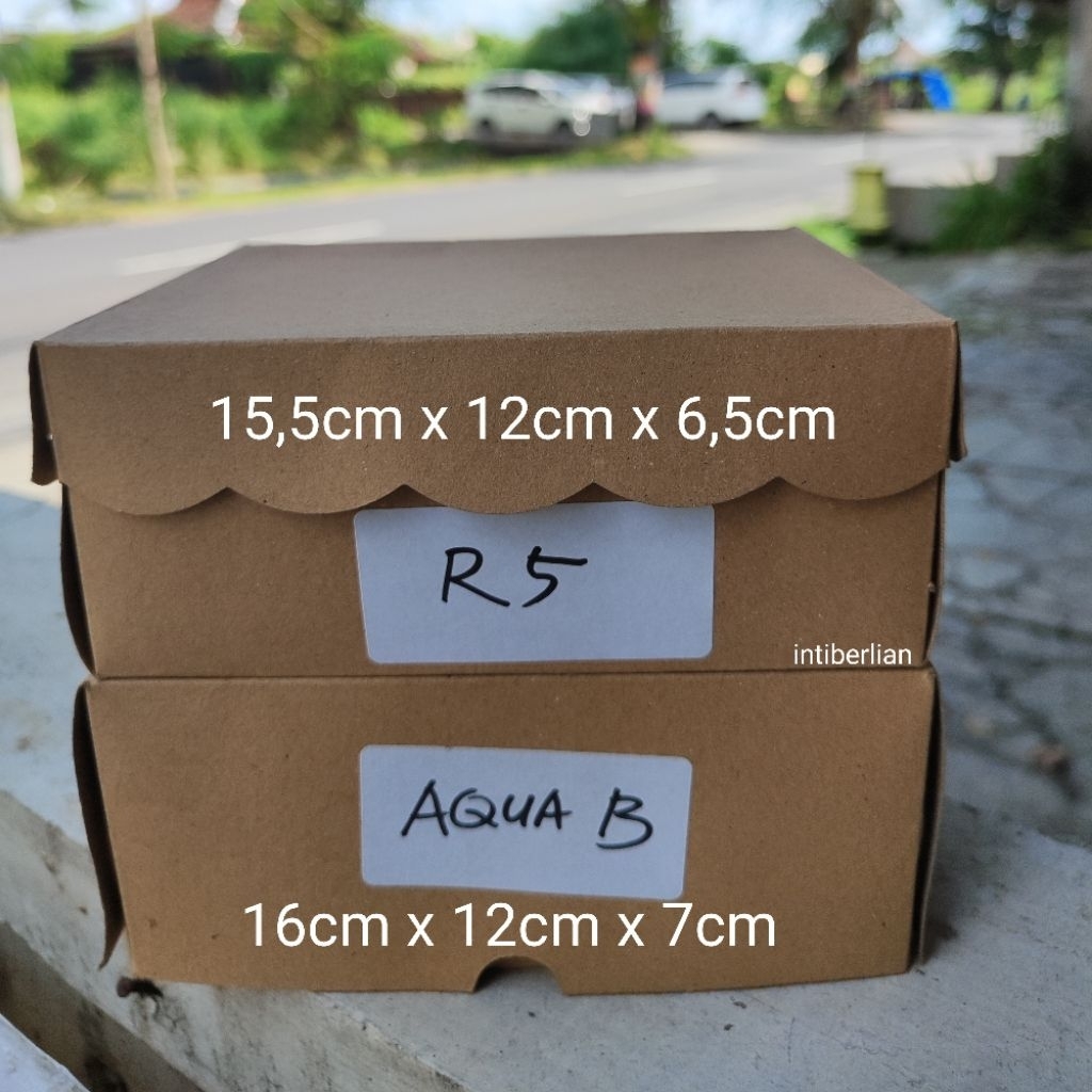 

(1 pack isi 100pcs) Dus Kotak Snack Box (275gr) Renda R5 / Tanpa Renda Aqua B