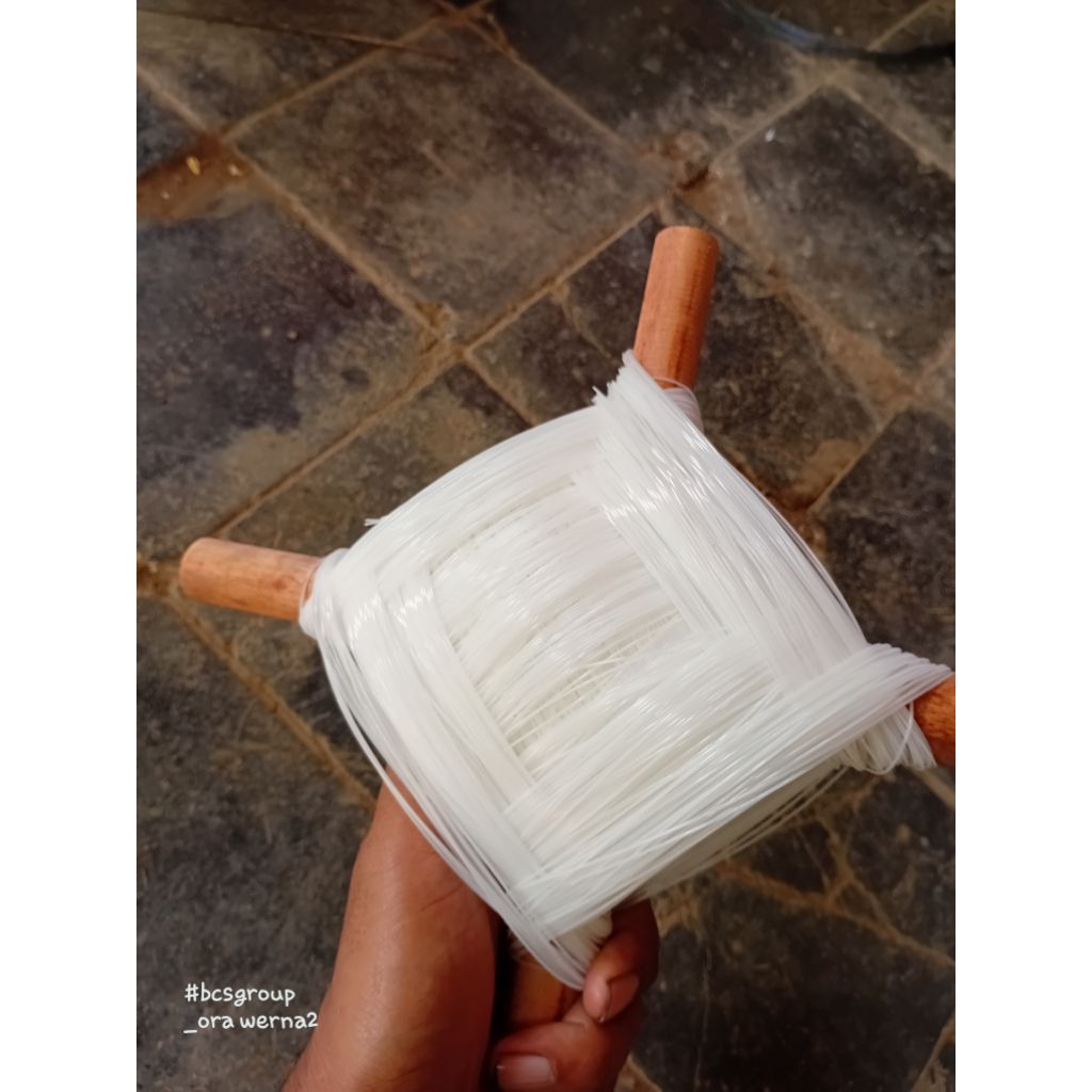 senar layangan + gulungan kayu tinggal pake