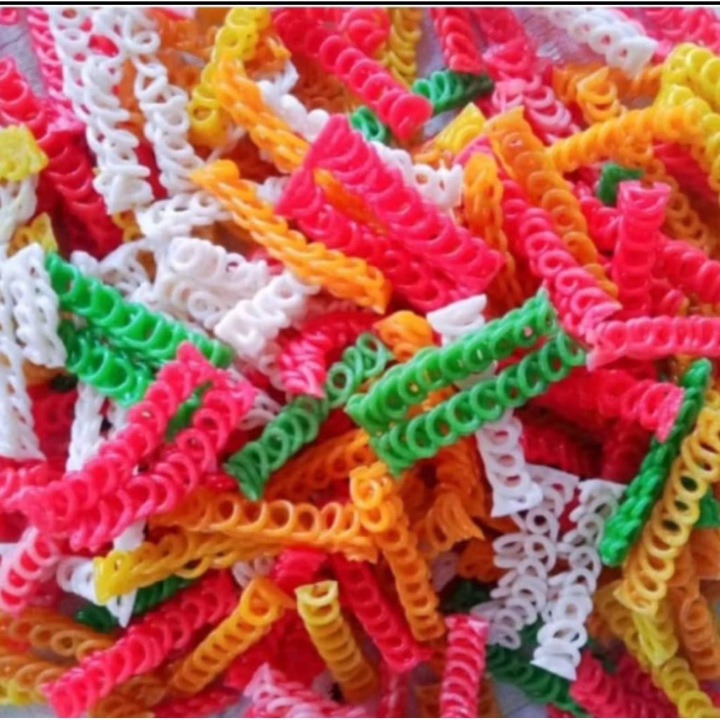 

KRUPUK MENTAH KRUPUK KEPANG WARNA 1KG ( kerupuk rantai 1kg )