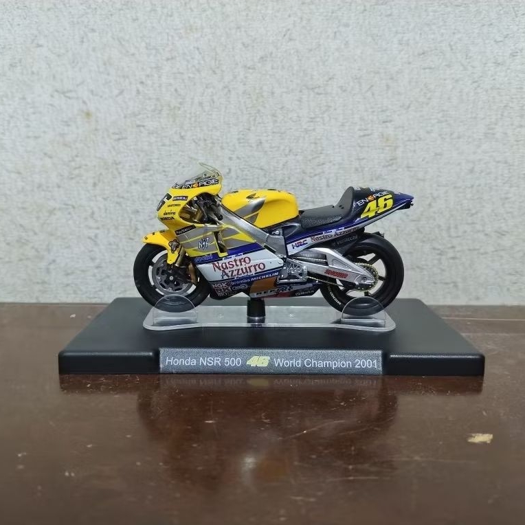 Diecast Leo Models Motogp Valentino Rossi 2001 Skala 1:18
