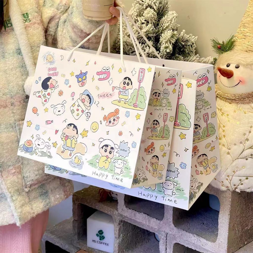 

Paper Bag Crayon Shinchan Hello Kitty - Paper Bag Hampers - Gift Bag - Goodie Bag Ulang Tahun Karakter Shinchan