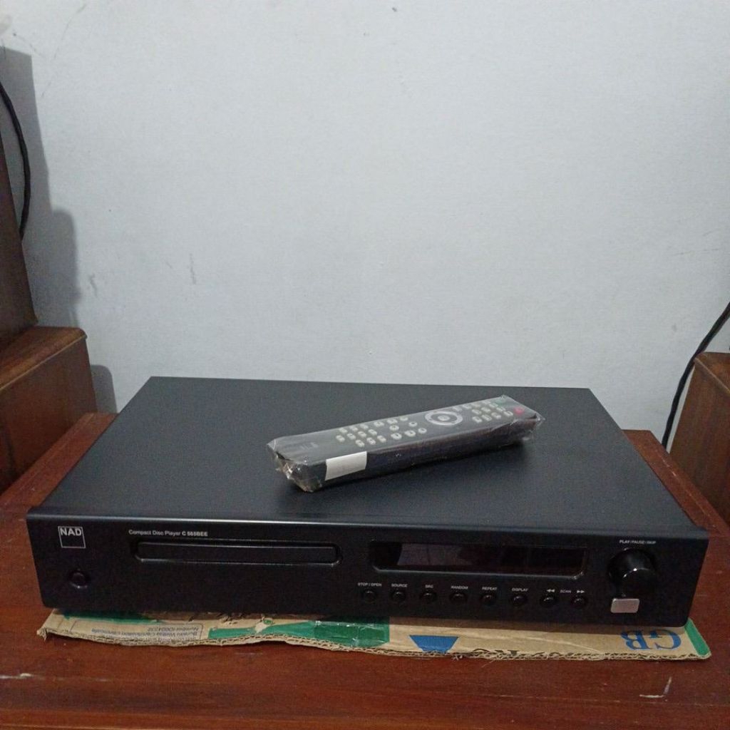 NAD C565BEE CD PLAYER.