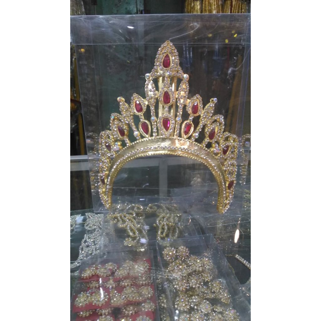 mahkota Thailand emas