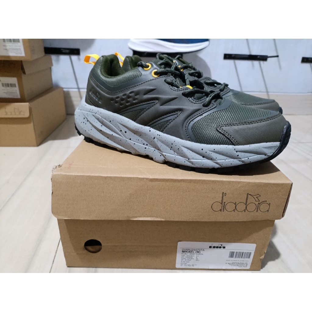 Diadora Mikael trail mountain/outdoor/indoor/Training( grey army)