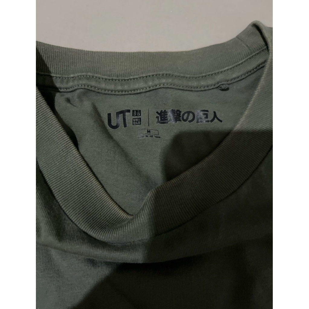 Kaos Uniqlo X Aot