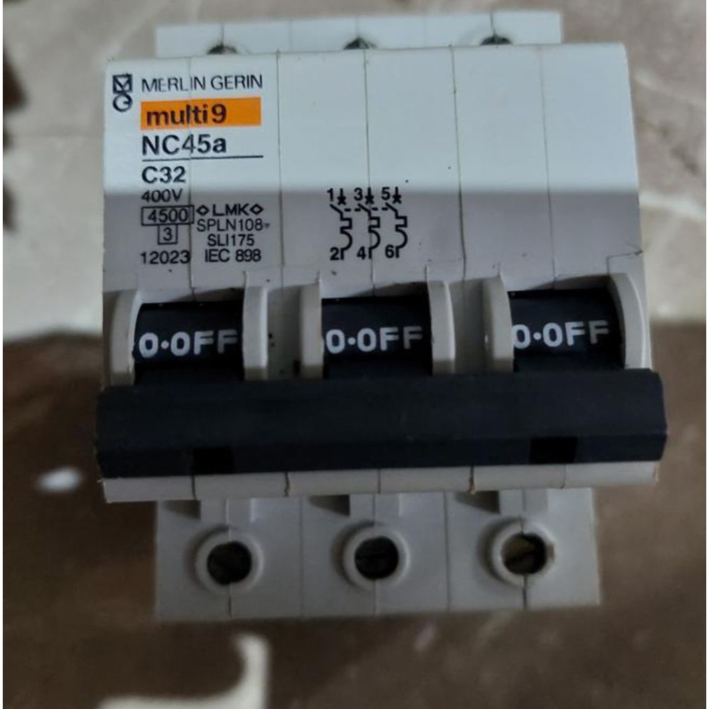Mcb 6a, 10a, 16a,20a, 25a, 32a, 40a, 50a, 3Phase Merlin gerin