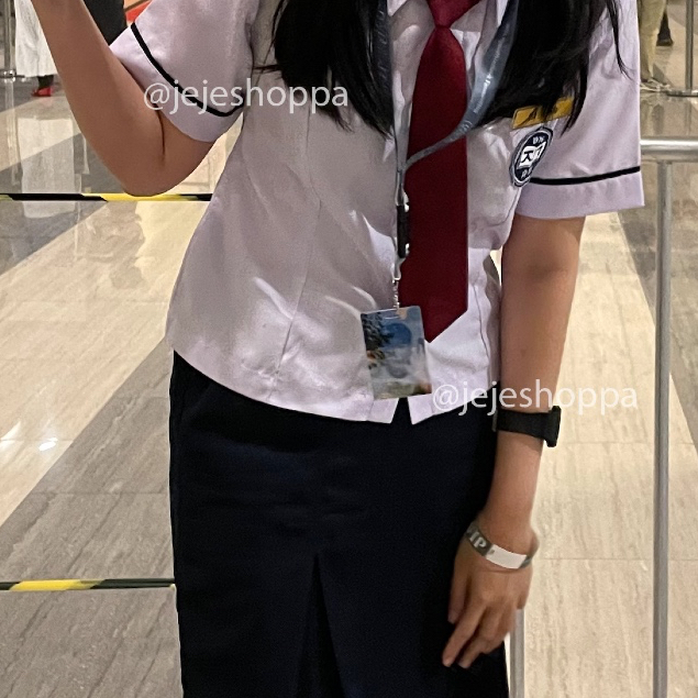 Preloved Seragam Sekolah Kemeja Putih Rok Hitam 1 set