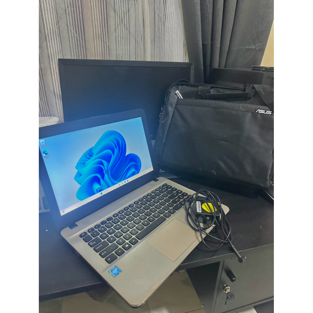 LAPTOP ASUS SSD 128GB