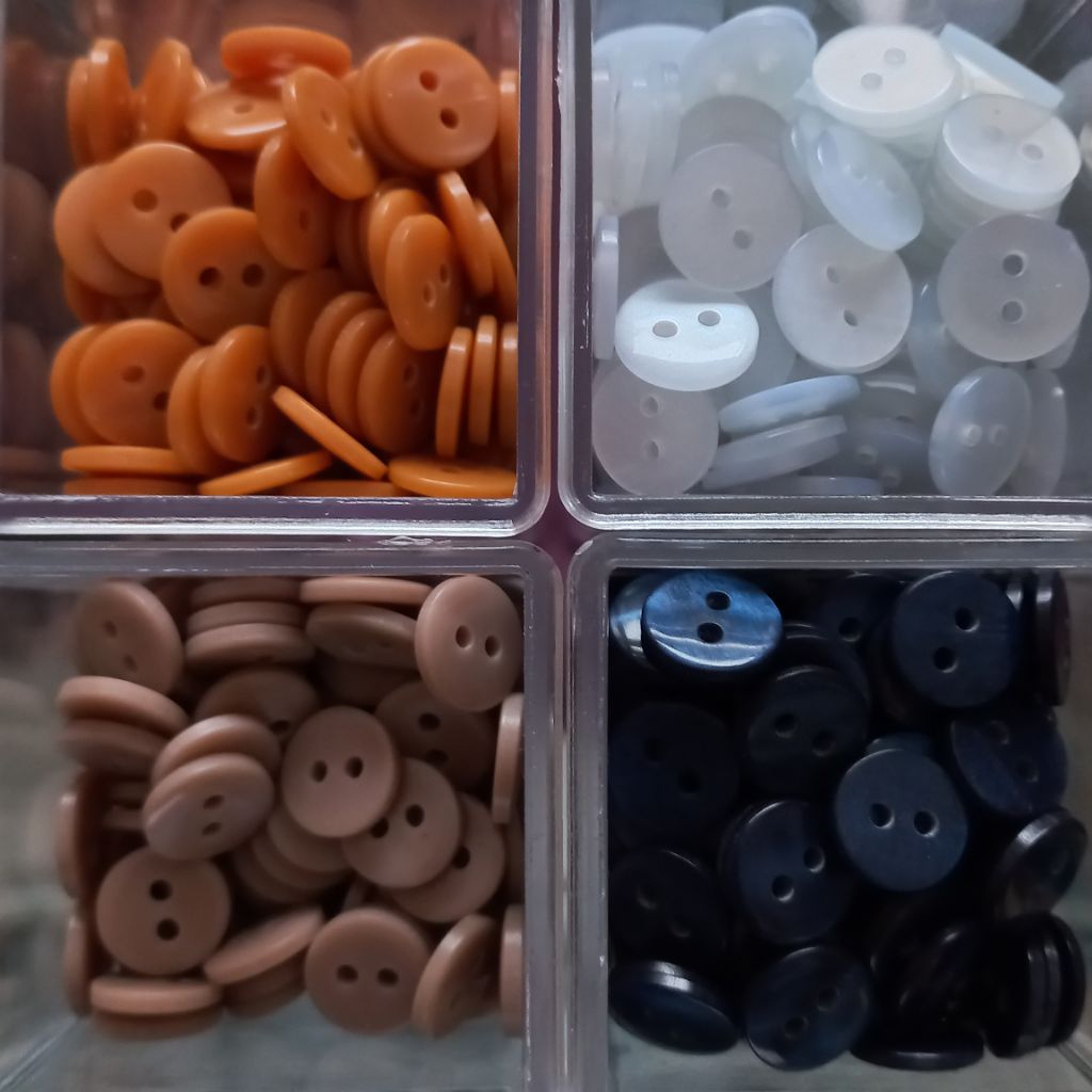 kancing hem/kemeja/baju/seragam lubang 2 (11mm)