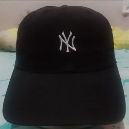 Topi 47 logo NY Kecil