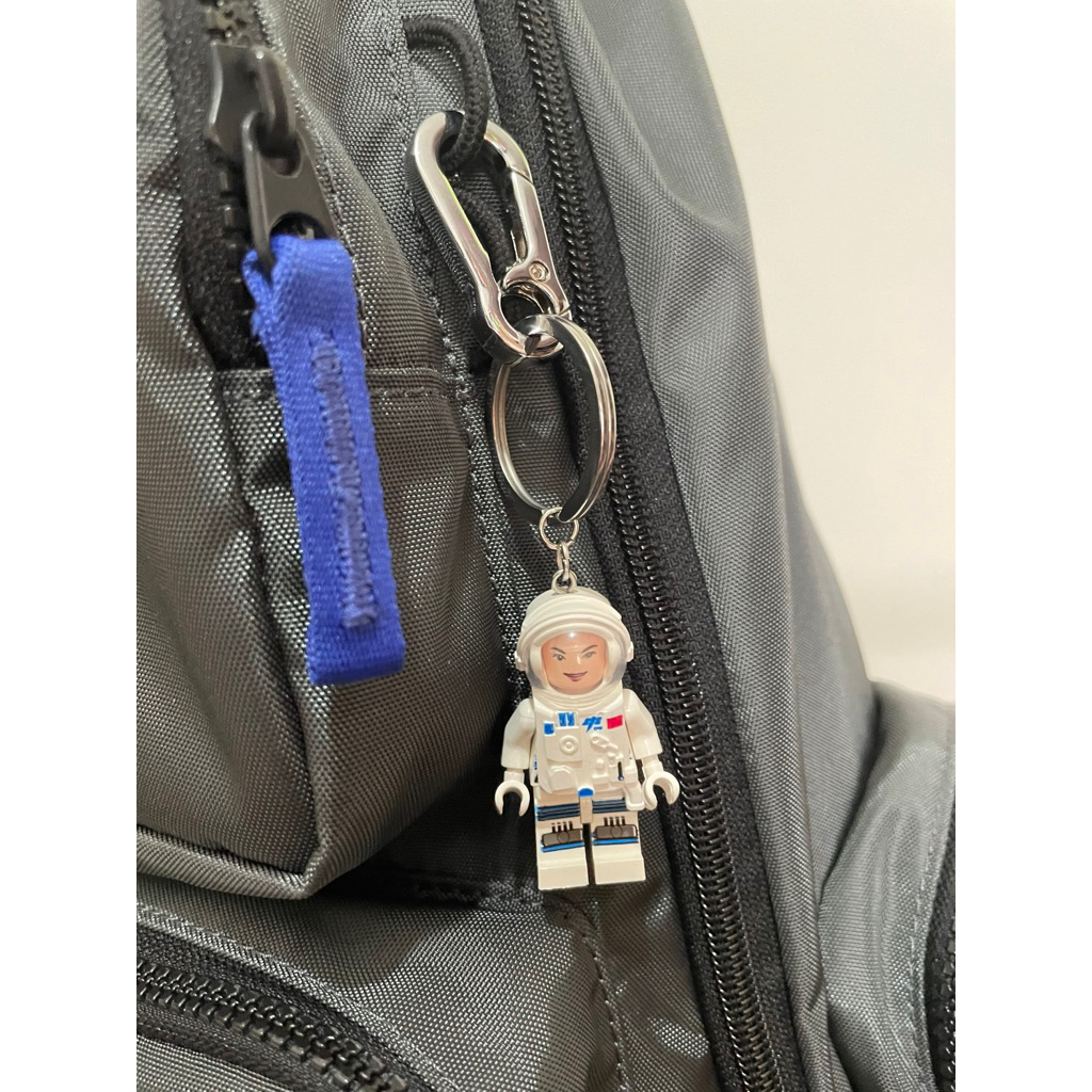 gantungan kunci lego