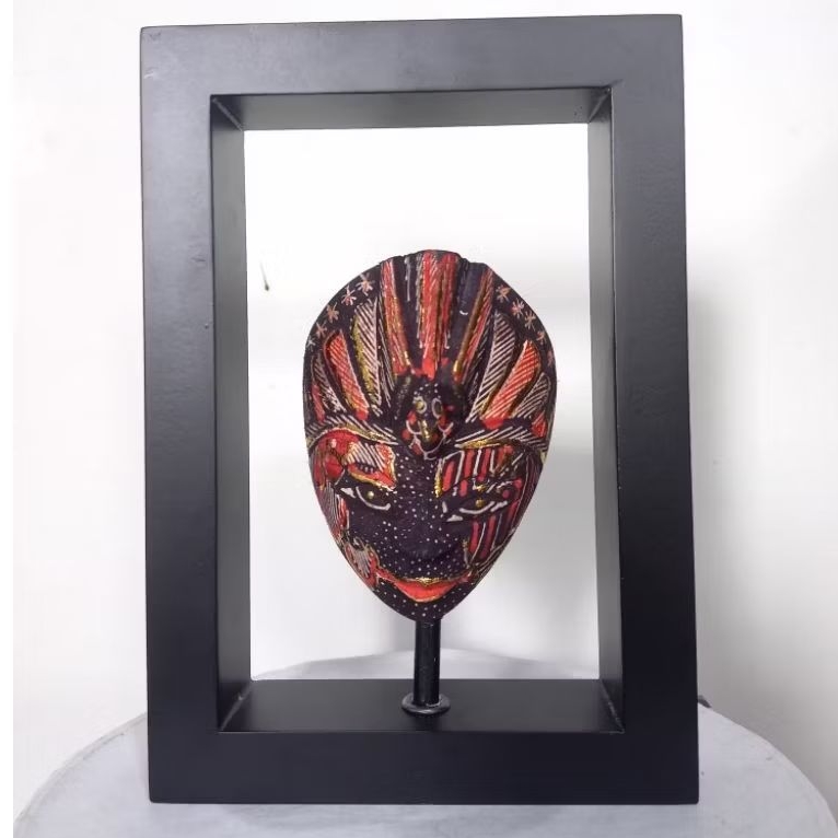 frame topeng batik kayu prada