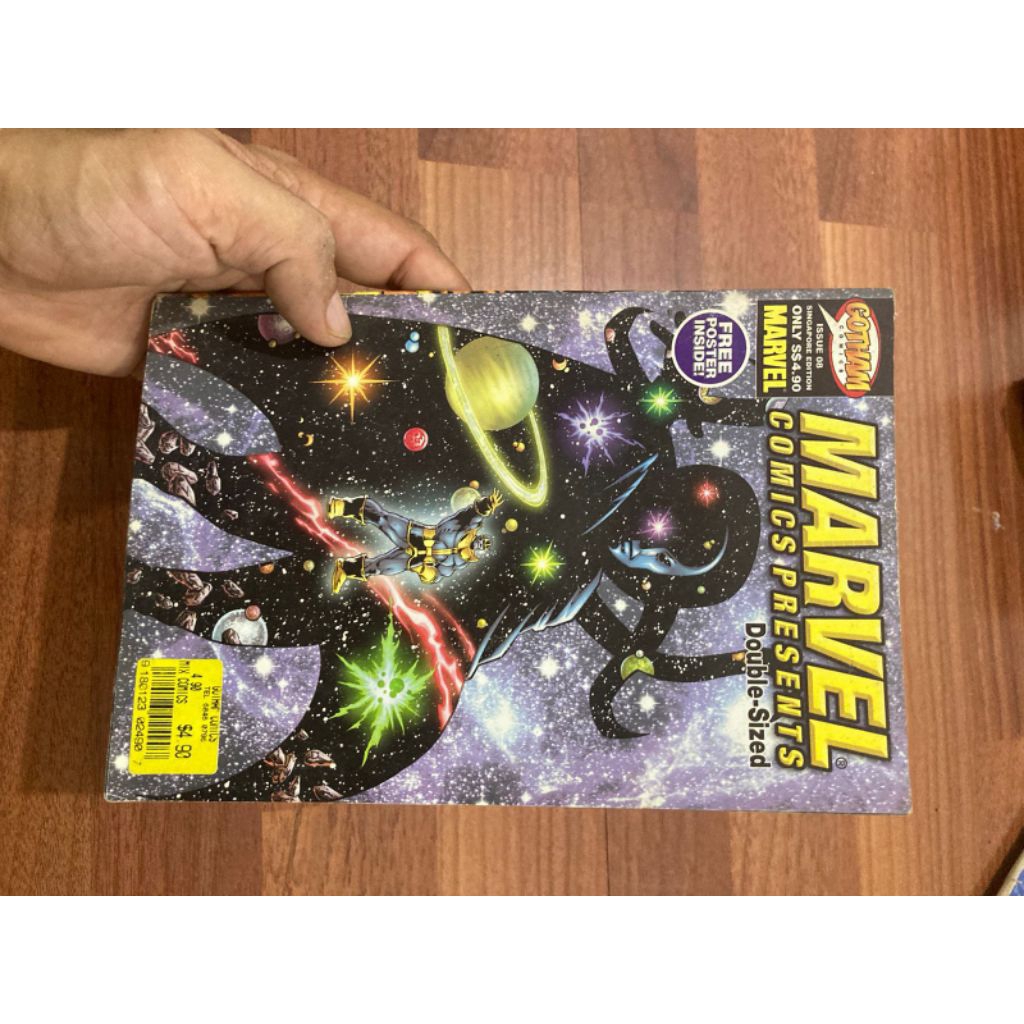 Komik PRESENTS FREE POSTER INSIDE - MARVEL