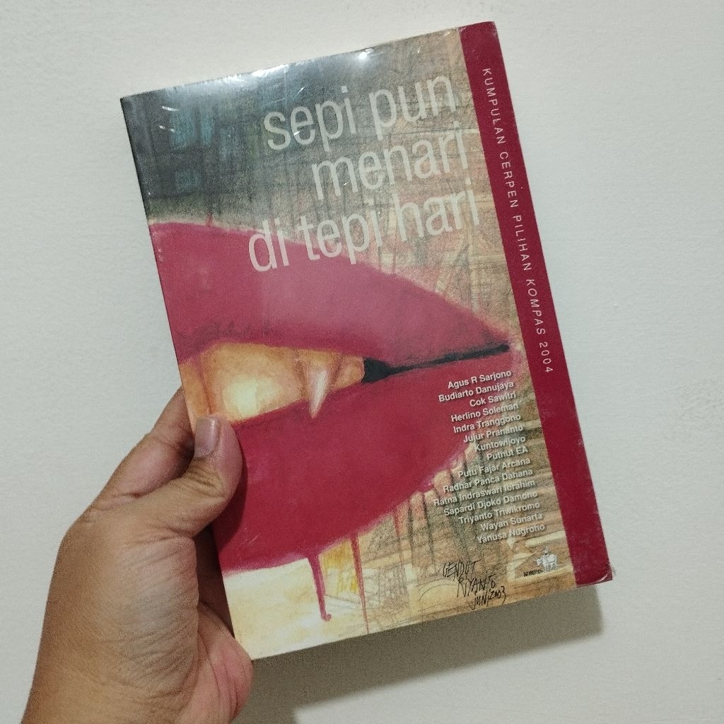Kumpulan Cerpen Pilihan Kompas 2004
Sepi pun Menari di Tepi Hari