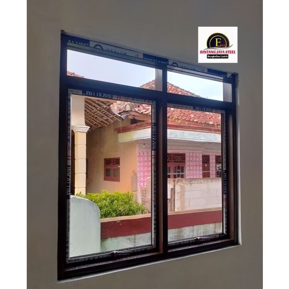 Jendela gandeng aluminium kaca