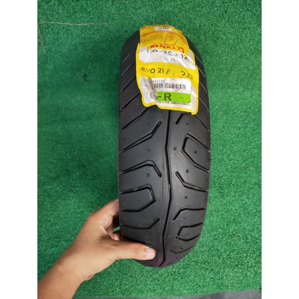 BAN LUAR SCOOPY BAN LUAR RING 12 110/70 PIRELLI EVO 21 BAN LUAR 110/70 RING 12 EVO 21 PIRELLI TUBELE