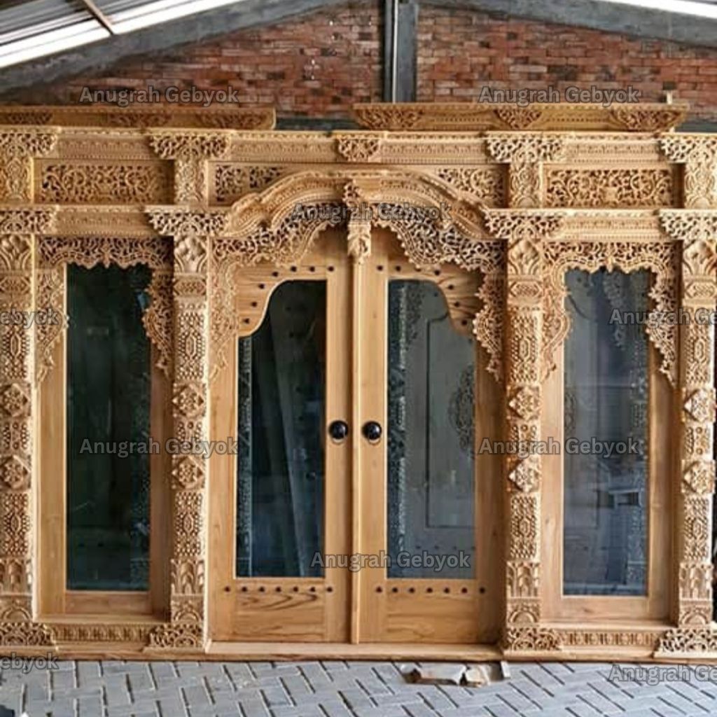 Pintu Rumah Utama Kupu Tarung Kayu Jati Ukir Gebyok