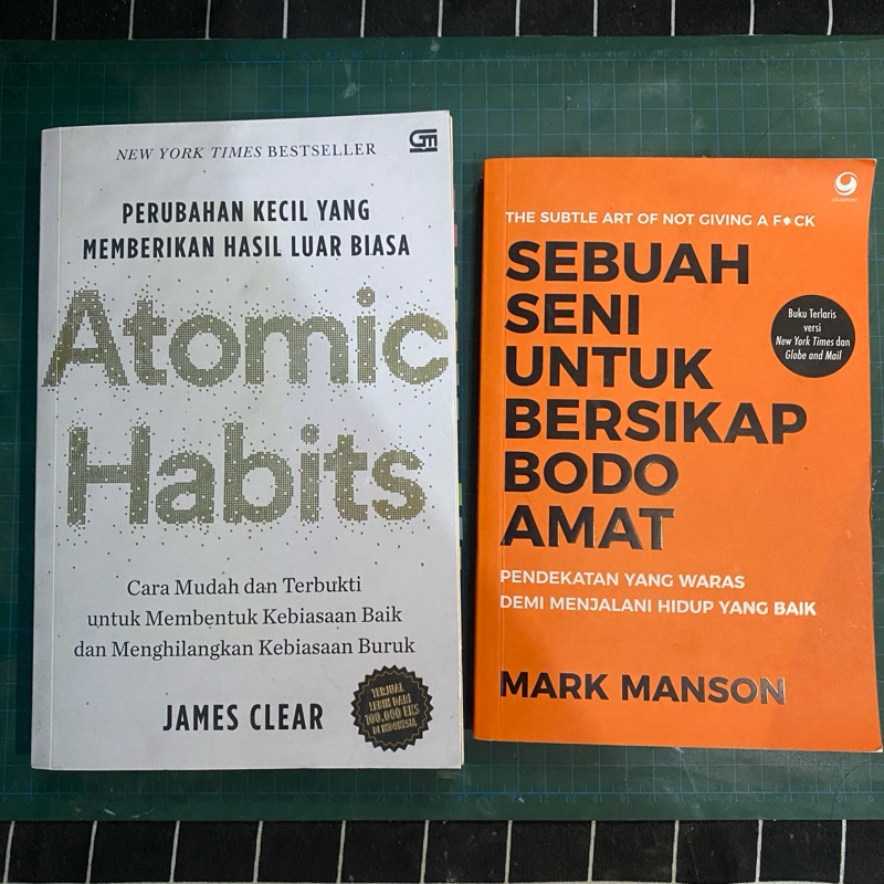 preloved buku atomic habits & sebuah seni untuk bersikap bodoamat