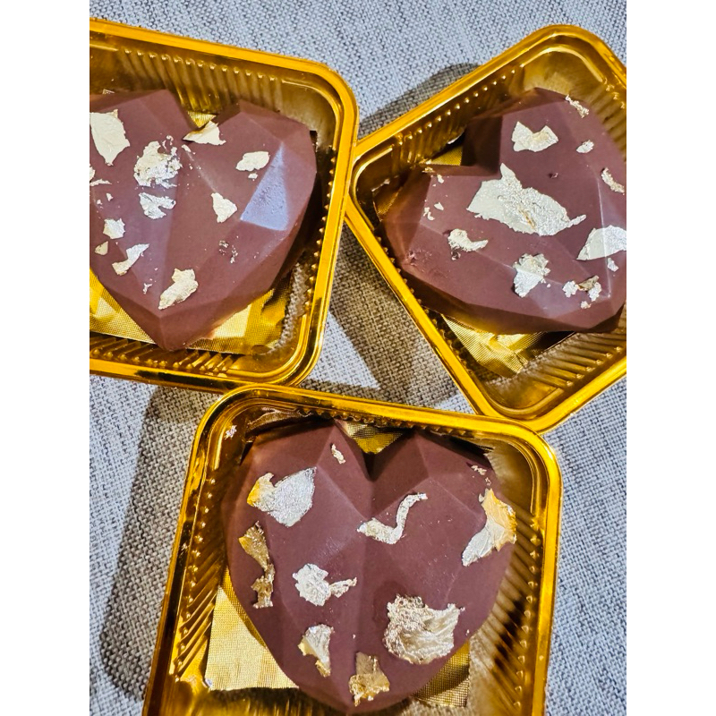 

Premium Chocolate Dubai Love Small Size