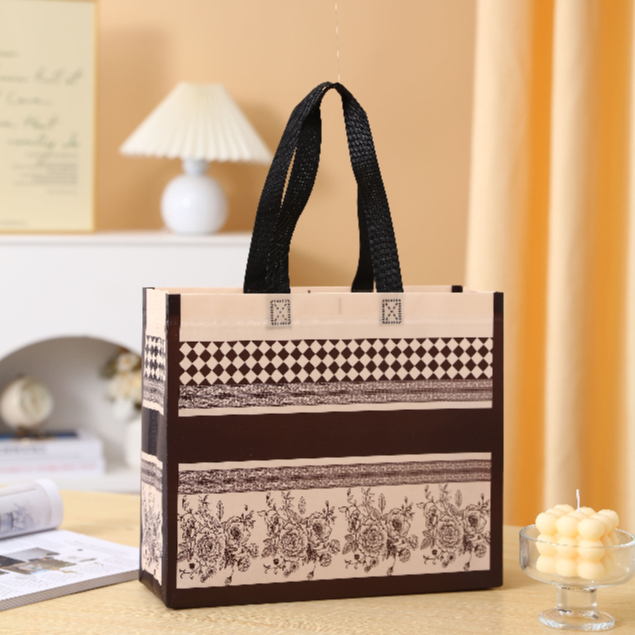 

Varian M-8 / Tas Jinjing / Tas Belanja / Tas Spunbond / Tas Souvenir / Tas Jinjing Wanita / Tas Lipat / Tas Kado / Kantong Belanja