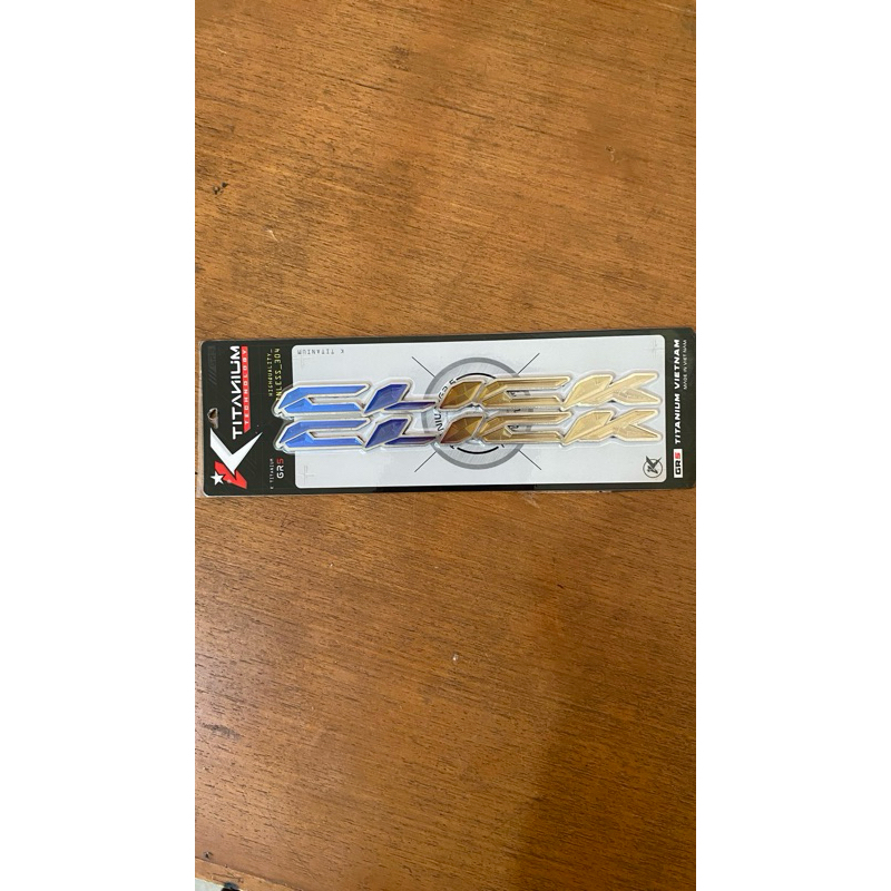 emblem titanium click