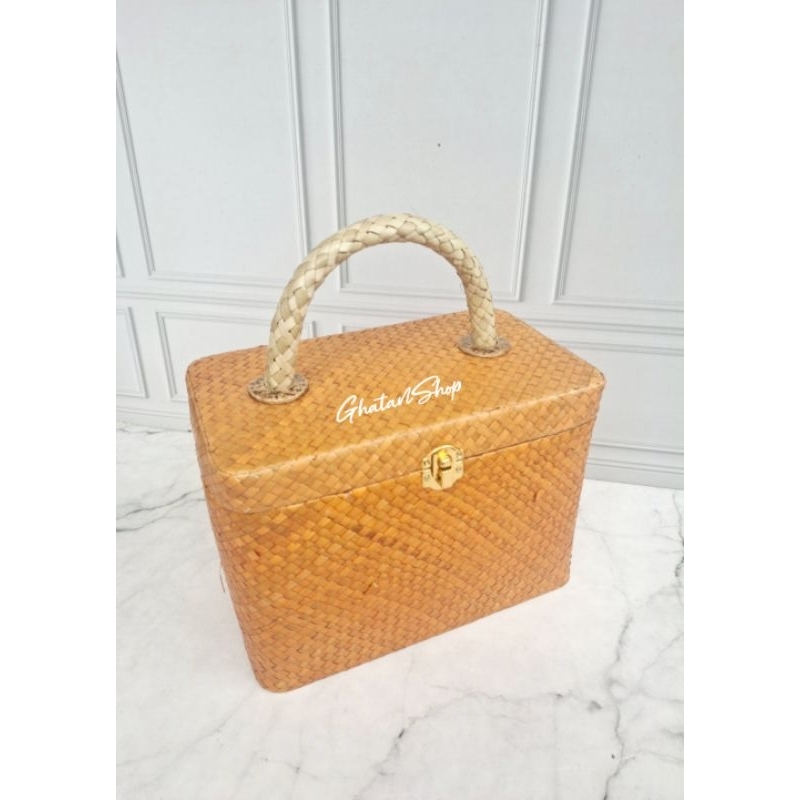 

KOTAK HAMPERS LEBARAN READY STOK