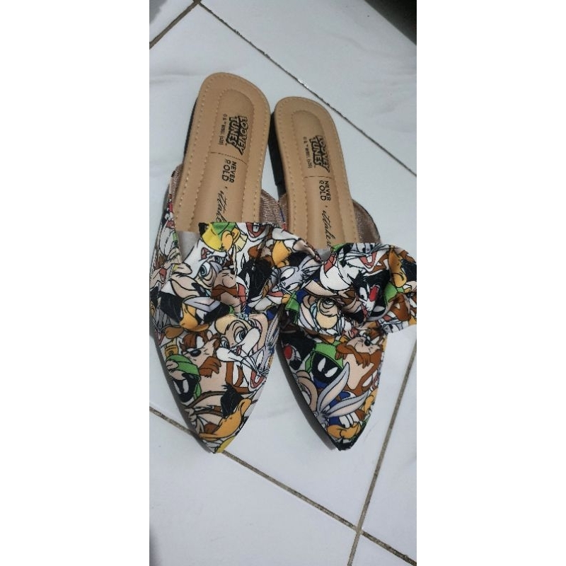 Sepatu wanita ITTAHERL LOONEY TUNES Slipper ptd Col