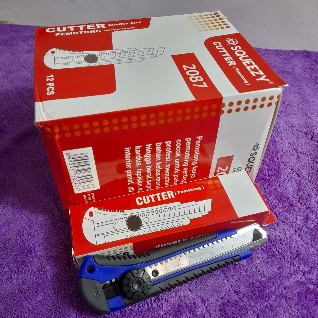 

Pisau Cutter Besar Squeezy 2087