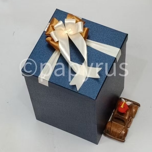 

PAPYRUS 20x20 Tinggi 30cm Kotak Kado Gift Box Hadiah V2