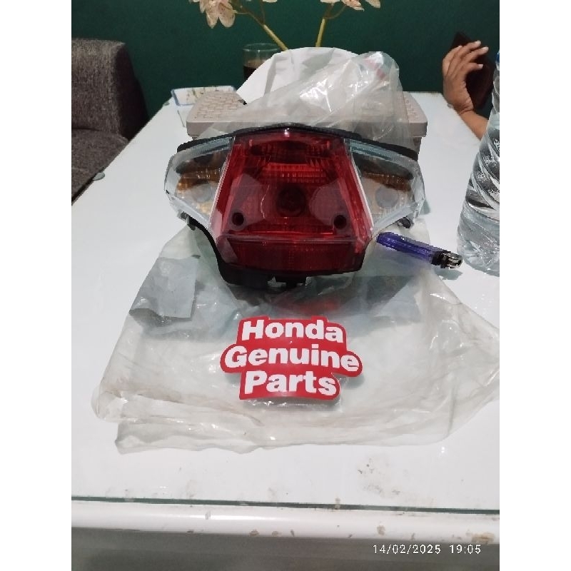 LIGHT ASSY RR COMP / LAMPU BELAKANG SET BEAT KARBU / 33700KVY961