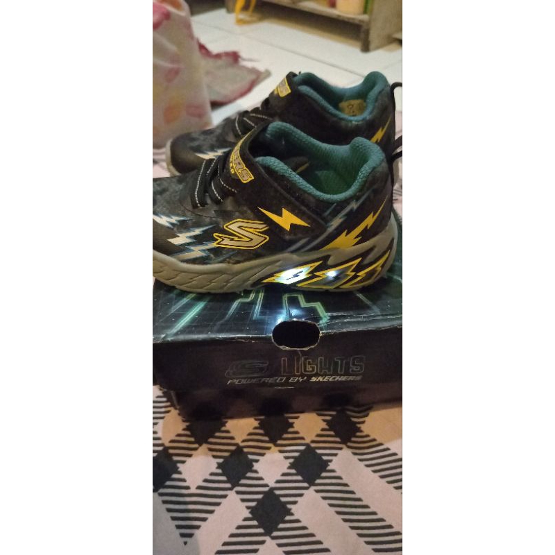 Sepatu anak lampu led Skechers uk 22 preloved