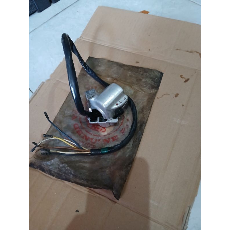 HOLDER KANAN HONDA CB100 ORIGINAL NOS GAS DALAM