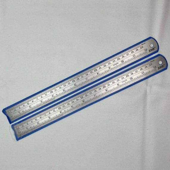 

Penggaris Besi Stainless Steel ZRM 30 cm Tebal (1 pcs)