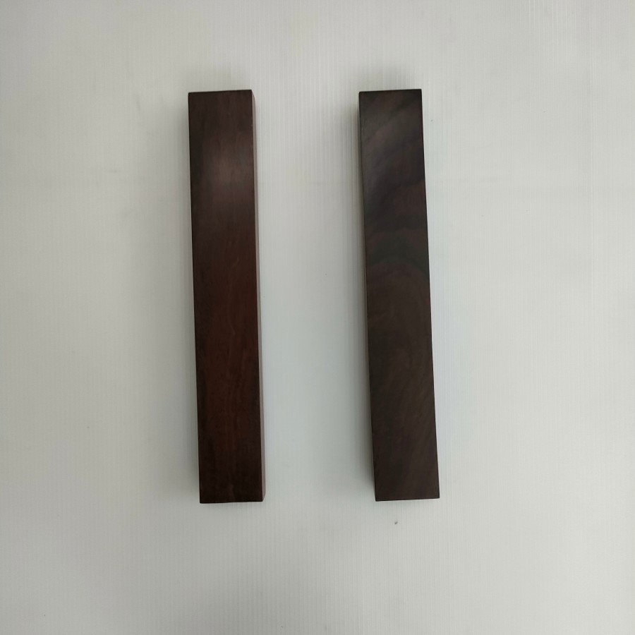 

satu pasang kayu penahan kertas kaligrafi 30 cm