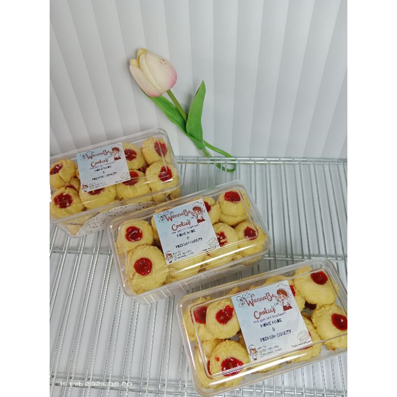 

kue kering lebaran THUMBRINT STRAWBERRY WANNABE COOKIES by Essy