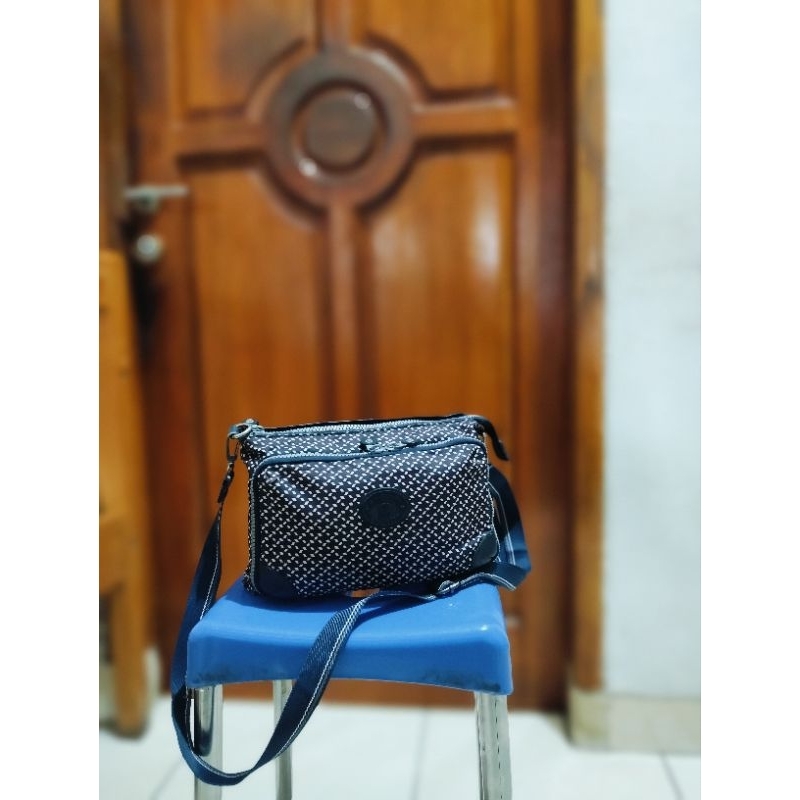 tas selempang wanita banyak ruang