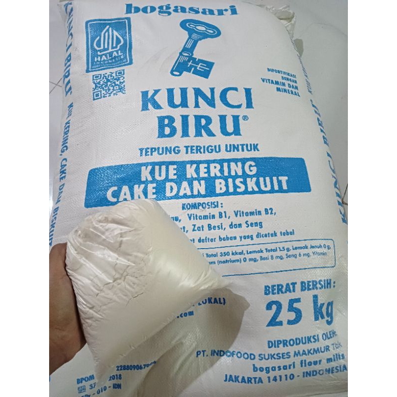 

TEPUNG TERIGU KUNCI BIRU KEMASAN REPACK 500 Gram