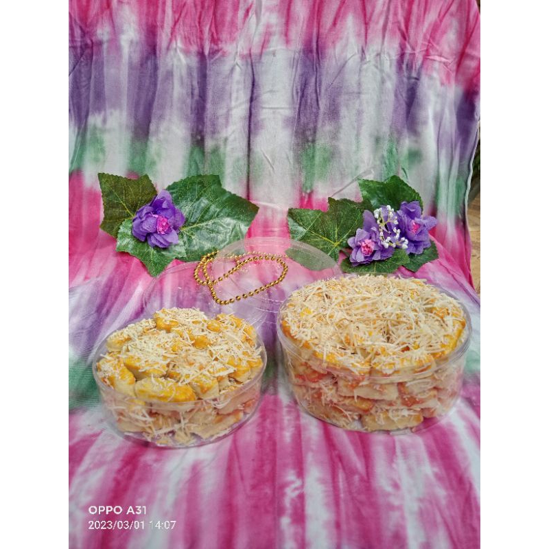 

Kue Kering Nastar Castengel Putri Salju dan Lidahkucing Toples Besar 500gr Toples Kecil 250gr