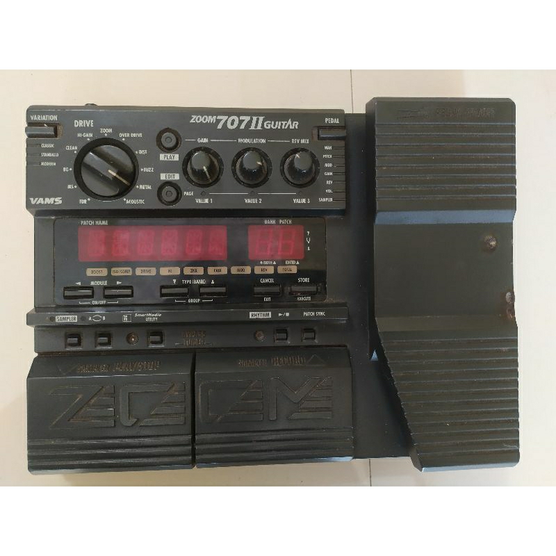 Efek gitar zoom 707 II