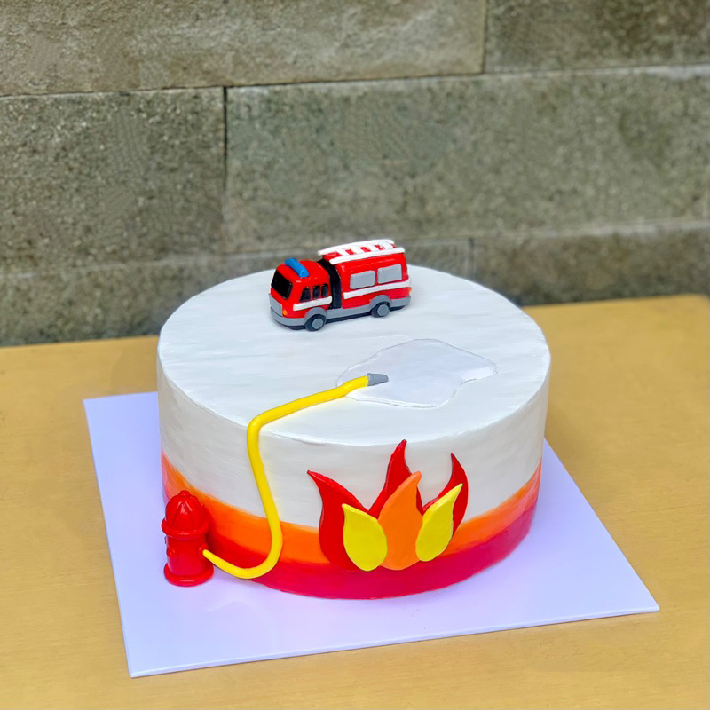 

NOB FAKE CAKE/FAUX CAKE AESTHETIC 18 CM KUE PALSU LUCU UNIK MURAH please check the description<3