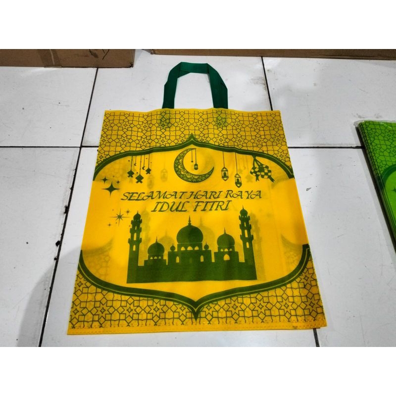 

Tas Spunbond Lebaran Ver 2025 WILCO / ECOZEE 1 LUSIN ISI 12 pcs 30×40×8 4 SISI Idul Fitri