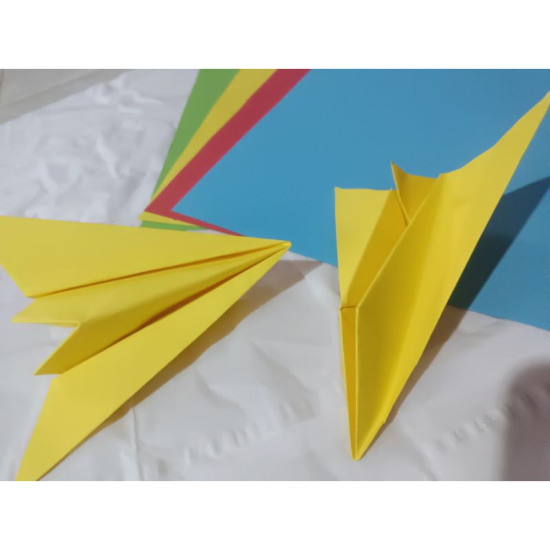 

Kerajinan kertas origami berbentuk pesawat jet tempur