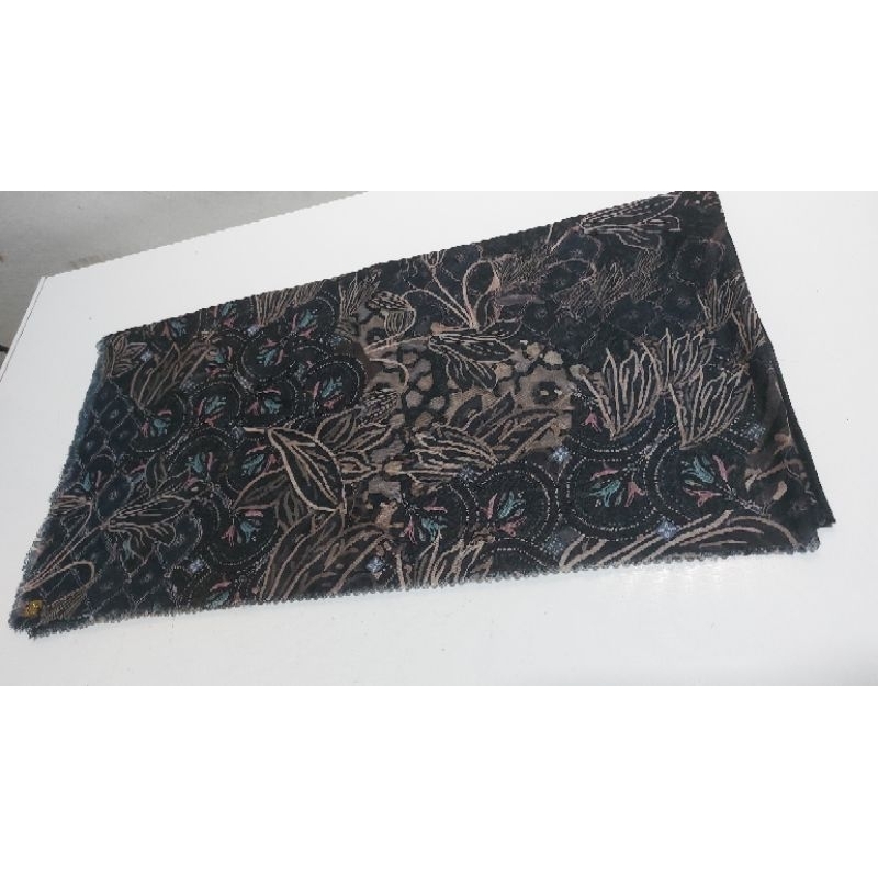 preloved buttonscarves lawasan maharani black