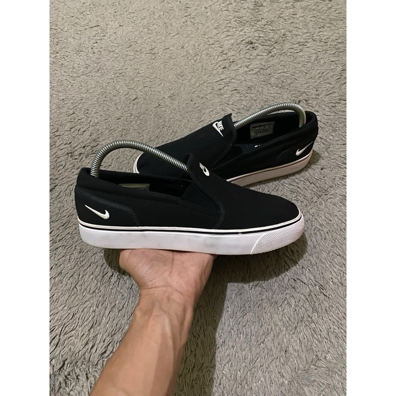 nike toki slip on