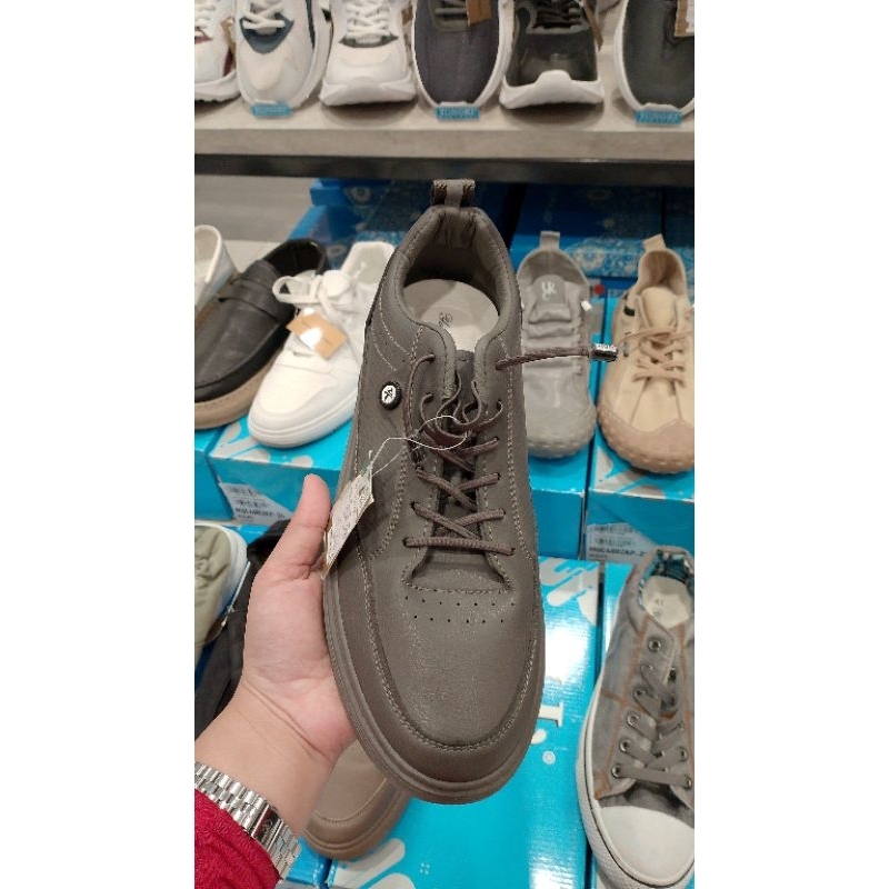 Yongki Komaladi sepatu pria Tali