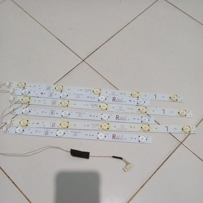 1 Set Backlight TV LED Toshiba 40L1600VJ