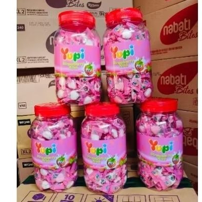 

Yupi kiss strawberry (Dus isi 6x300gram )