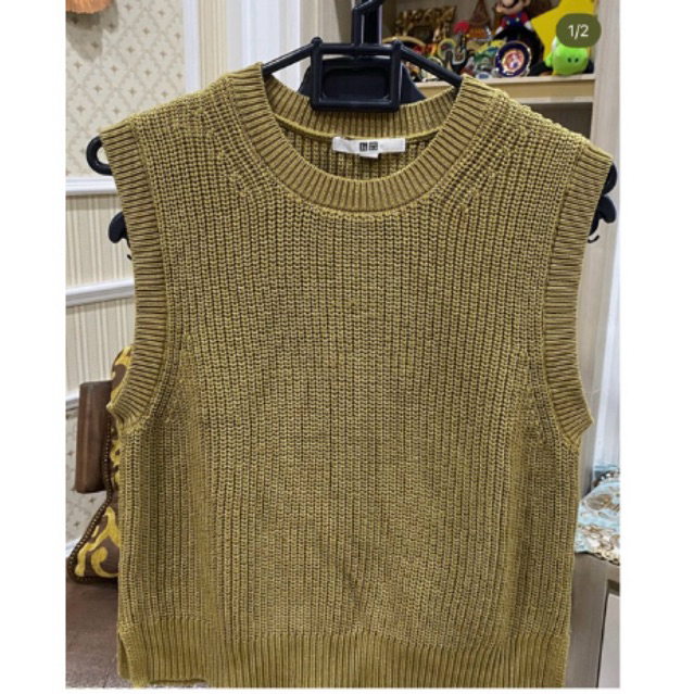 Uniqlo knit vest size m